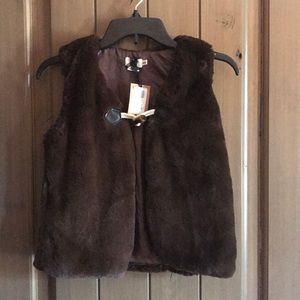 New with Tags Mini Molly Faux Fir Vest 10-12